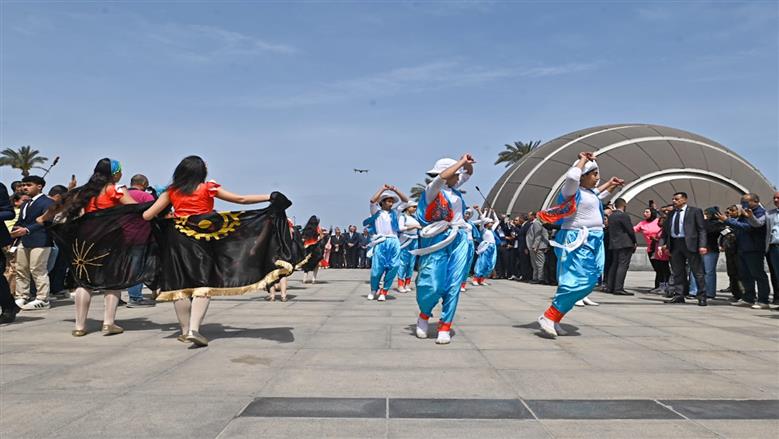 بملابس يونانية وعروض فلكلورية.. الإسكندرية تحتفل بعيد تأسيسها (صور)