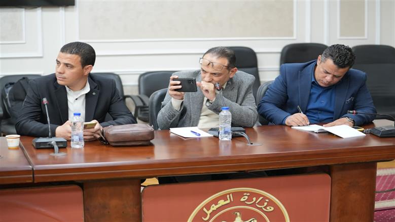 لقاء وزير العمل بمحرري الصحف ووسائل الاعلام 