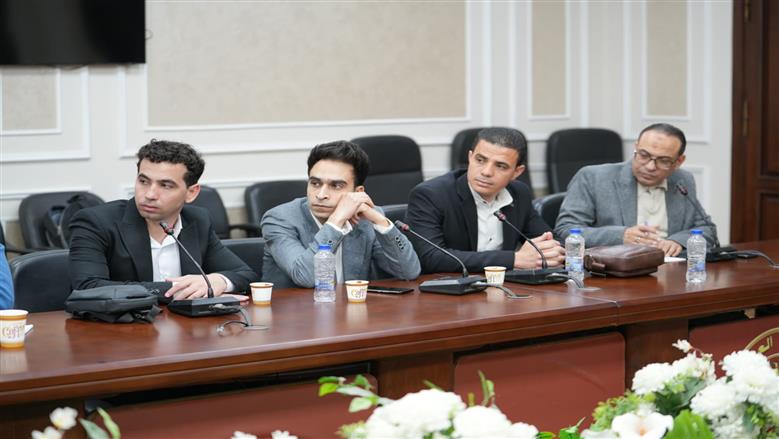 لقاء وزير العمل بمحرري الصحف ووسائل الاعلام 
