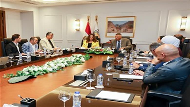 وزيرة التنمية المحلية والبيئة تبحث مع وفد غرفة الغوص والغرف للسياحة بشرم الشيخ دعم جهود الحفاظ على المحميات الطبيعية بالمحافظة وتذليل العقبات وحلول المشكلات
