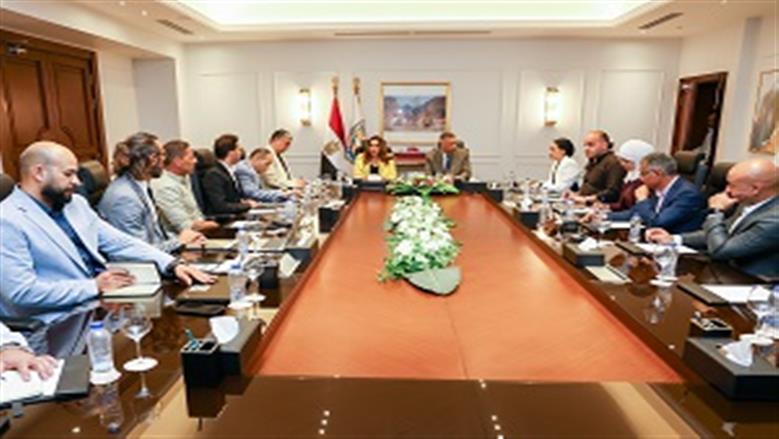 وزيرة التنمية المحلية والبيئة تبحث مع وفد غرفة الغوص والغرف للسياحة بشرم الشيخ دعم جهود الحفاظ على المحميات الطبيعية بالمحافظة وتذليل العقبات وحلول المشكلات