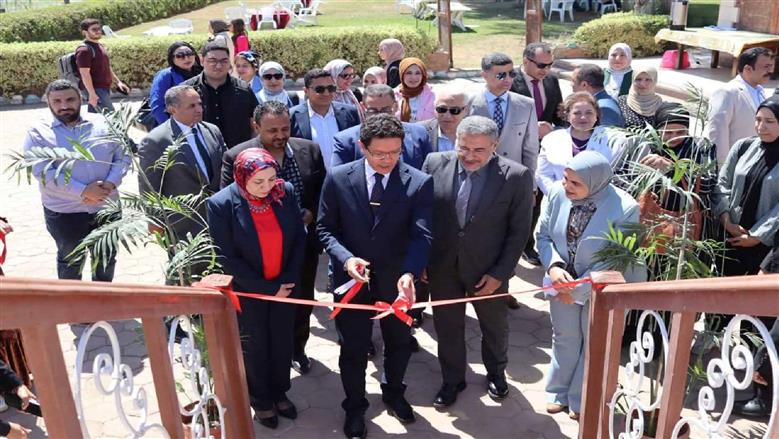 رئيس جامعة بنها يفتتح مؤتمر