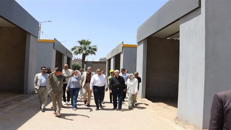 محافظ القليوبية يتفقد مشروعات الأسواق الحضارية بشبرا الخيمة ويوجه بإستثمار استثماري لـ