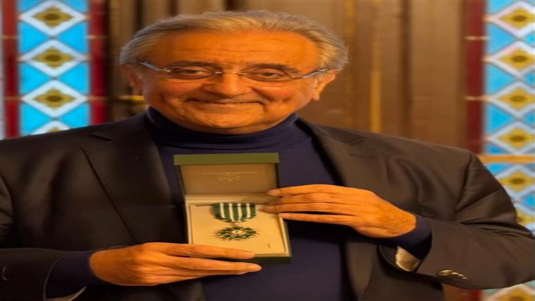 وزيرة الثقافة تهنئ رمزي يسى بعد منحه وسام فارس للفنون والآداب من فرنسا