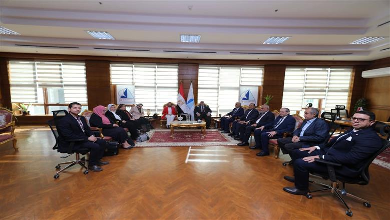 «صيدلية كفر الشيخ» تستقبل لجنة المراجعة الخارجية لتقييم برنامجين أكاديميين