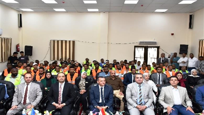 محافظ أسوان يشهد تخريج 100 متعافٍ من الإدمان.. حزمة دعم وتأهيل 