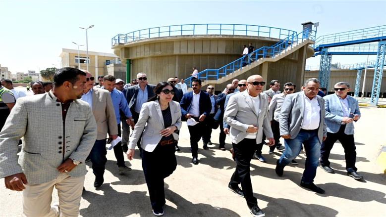 وزيرة الإسكان تتفقد عددا من مشروعات مياه الشرب والصرف الصحي بالأقصر