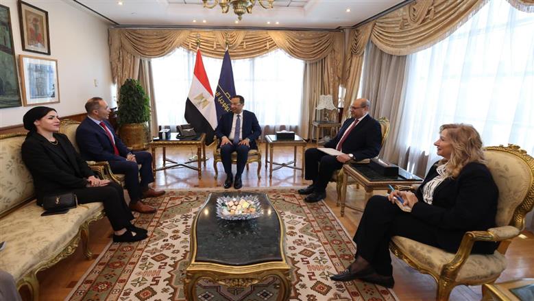 وزير الاتصالات يبحث مع «إنتل» تعزيز التعاون في مجالات الذكاء الاصطناعي
