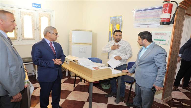محافظ بني سويف يُفاجئ الوحدة المحلية والصحية ببياض العرب