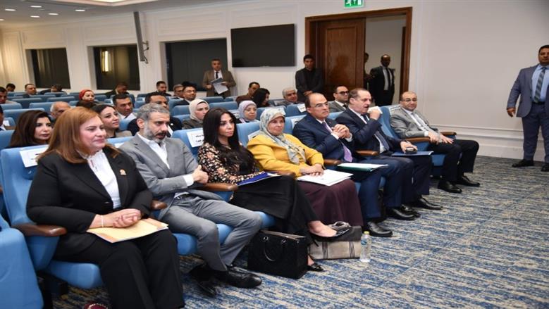 «كنت متعذب في أب ولكن».. رئيس «تضامن النواب» تمازح الفنان محمد فراج تحت القبة