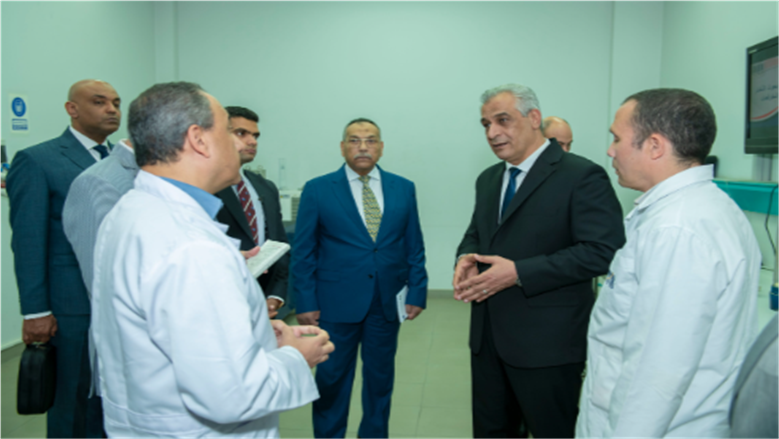 وزير الإنتاج الحربي في زيارة مفاجئة لمركز التميز العلمي والتكنولوجي: البحث والتطوير هم قاطرة للتنمية الصناعية