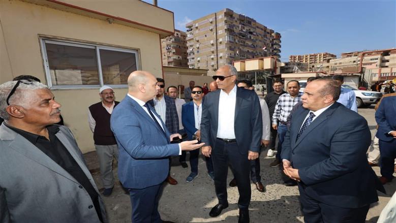 محافظ كفر الشيخ يتفقد صوامع القمح المعدنية