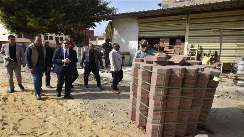 محافظ بورسعيد يتفقد محيط الأسواق