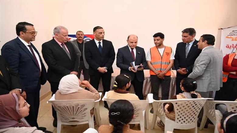 محافظ الغربية يتفقد مشروعات حياة كريمة بقرية تفهنا العزب