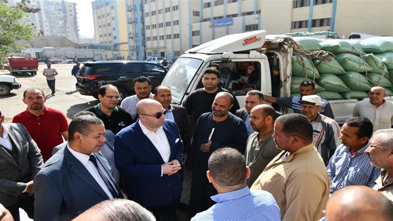 محافظ الفيوم يتفقد أعمال توريد القمح المحلي