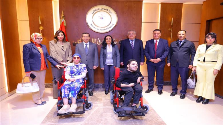 وزارة التضامن الاجتماعي وبنك التعمير والإسكان يشهدان توزيع عدد من الأجهزة التعويضية لطلاب الجامعات من ذوي الإعاقة