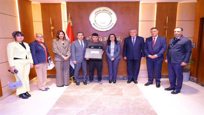 وزارة التضامن الاجتماعي وبنك التعمير والإسكان يشهدان توزيع عدد من الأجهزة التعويضية لطلاب الجامعات من ذوي الإعاقة