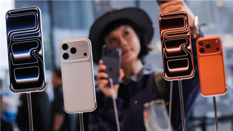 شاشة أفضل وبطارية تدوم.. 5 بدائل أندرويد تتفوق على iPhone 17e