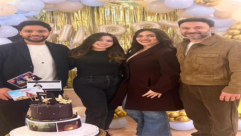 فرح الموجي تفاجئ أحمد جمال بعيد ميلاده الأول بعد الزواج بحضور نجوم الغناء (صور)