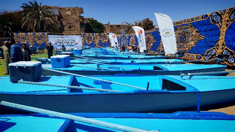 «مراكب الرزق».. عضو التحالف الوطني تدعم الصيادين بقرية كلح الجبل بأسوان