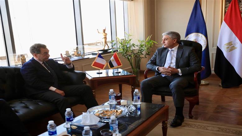 وزير السياحة يبحث مع سفير فرنسا سبل مكافحة الاتجار غير المشروع في الممتلكات الثقافية
