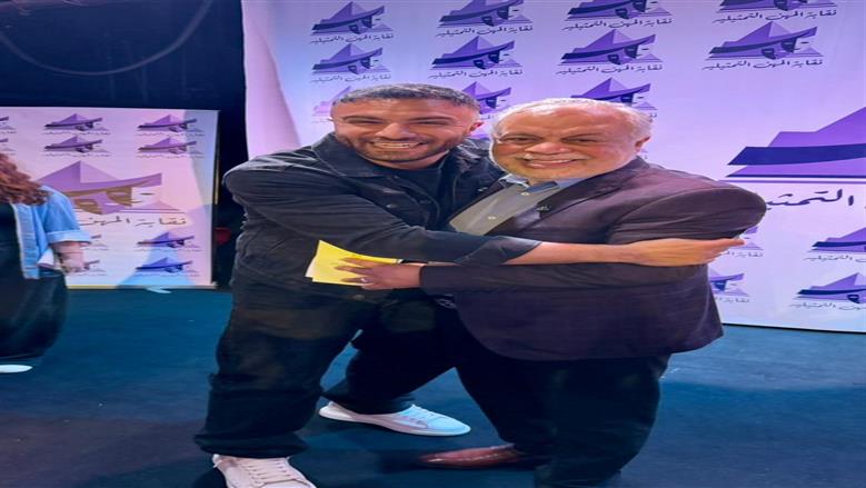 بصورة مع أشرف زكي.. شريف بديع يعلن انضمامه لنقابة المهن التمثيلية