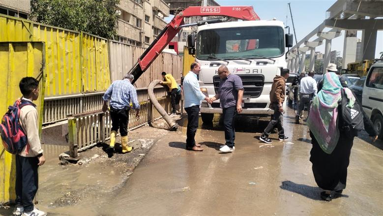 إصلاح كسر خط مياه في نفق وادي النيل وإعادة فتحه أمام الحركة المرورية بالعجوزة