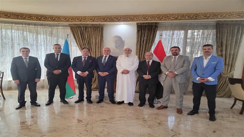  الهلال الأحمر وسفير أذربيجان يبحثان التعاون المشترك ثقافيا وإنسانيا 