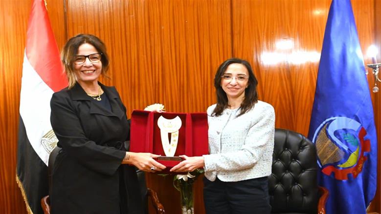 وزيرة الثقافة توقع بروتوكول تعاون مع محافظة البحيرة لإحياء مكتبة البلدية