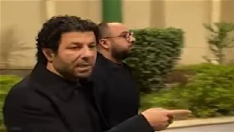 إياد نصار وعمرو سعد يصلان إلى عزاء والد الفنان حاتم صلاح (صور)