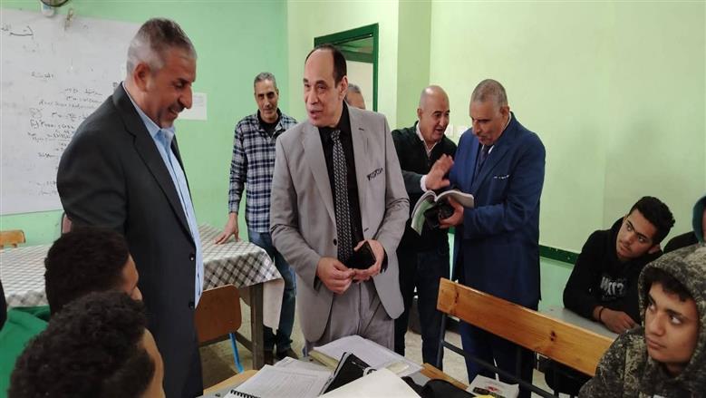 استبعاد مديري مدرستي ميت كنانة الإعدادية والثانوية وإحالتهما للتحقيق بسبب ارتفاع الغياب