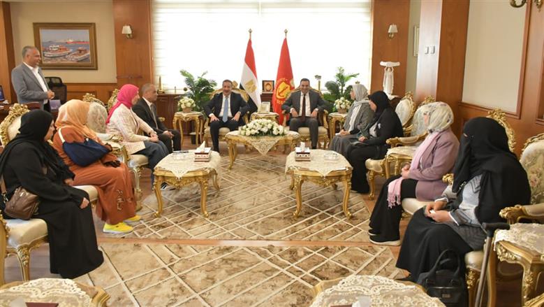 محافظ بورسعيد يكرم الأمهات المثاليات