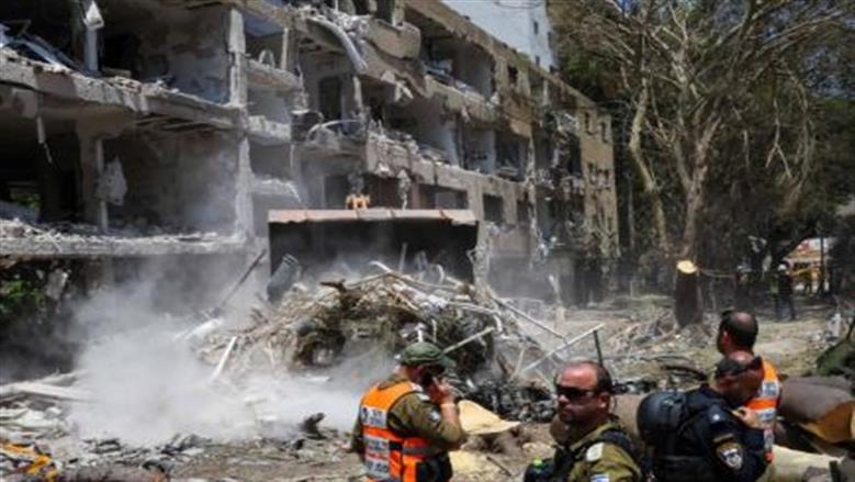 إصابة 11 إسرائيليًا وآخرين عالقون تحت الأنقاض إثر إصابة مبنى في حيفا بصاروخ إيراني: عاجل 