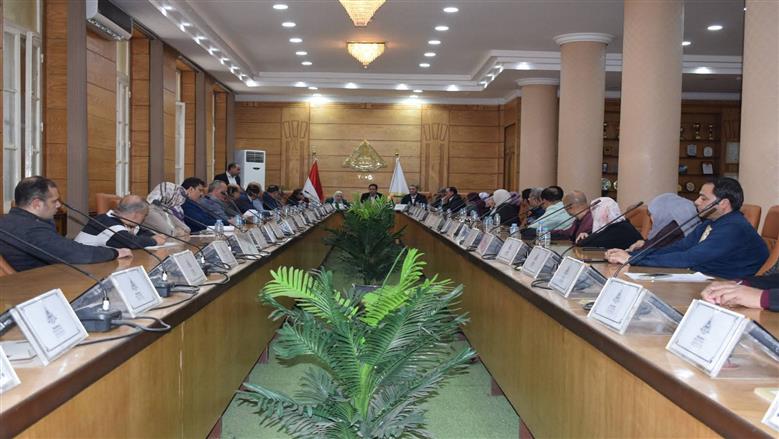 رئيس جامعة بنها يؤكد على الاستخدام الأمثل للموارد وترشيد الطاقة بكافة المنشآت ويعلن عن جائزة التميز الداخلي