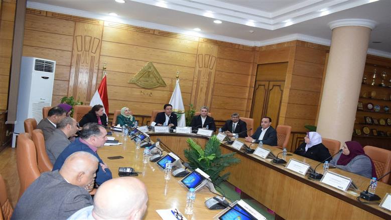 رئيس جامعة بنها يؤكد على الاستخدام الأمثل للموارد وترشيد الطاقة بكافة المنشآت ويعلن عن جائزة التميز الداخلي