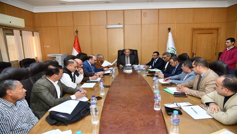 سكرتير عام الفيوم يترأس اجتماع لجنة البت في طلبات تقنين أراضي الدولة