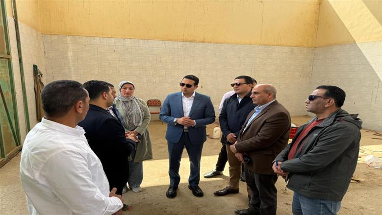 نائب محافظ الفيوم يوجه بسرعة رفع المخلفات وتطوير الطرق بمركز سنورس 