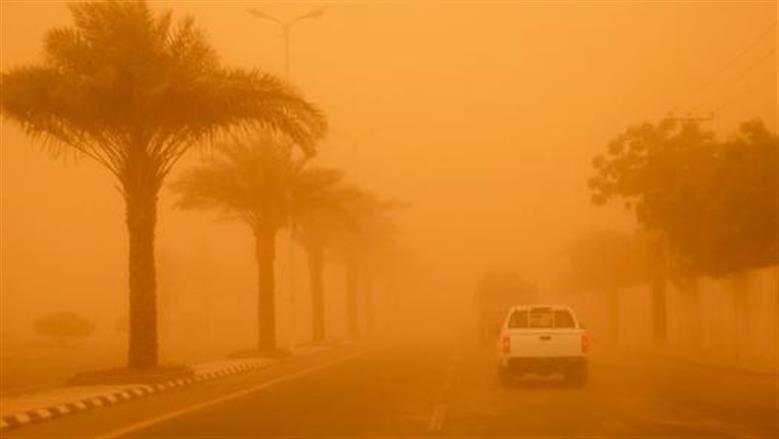 رياح مثيرة للرمال والأتربة تضرب العديد من المناطق