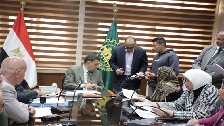 محافظ القليوبية يعقد اللقاء الجماهيري الأسبوعي لحل مشكلات مدن بنها وكفر شكر وطوخ وقها
