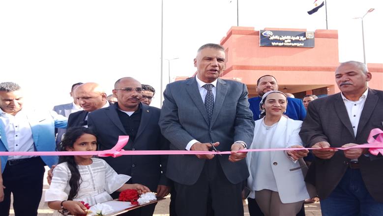 محافظ جنوب سيناء يفتتح مصنع الثلج ومركز توزيع الأسماك بمدينة الطور