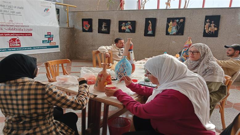 ختام ورشة الرسم بالتمبرا على الفخار ضمن مشروع «مقتطفات حرفية» بالإسماعيلية