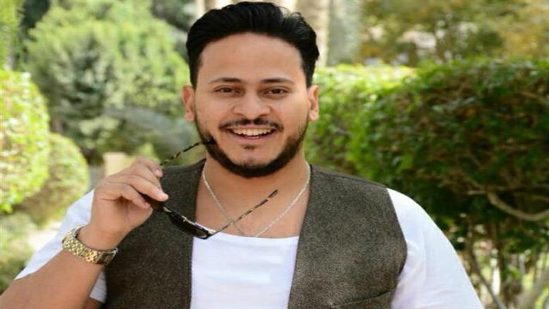 بالزي الصعيدي.. كريم عفيفي يمازح متابعيه