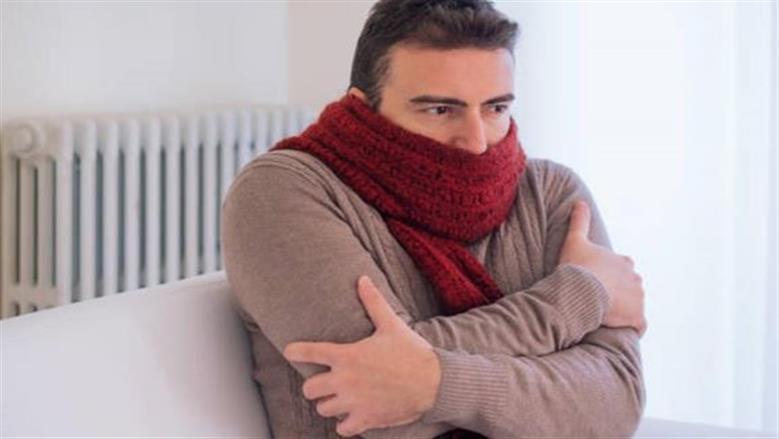 ما سبب الشعور بالقشعريرة باستمرار رغم الطقس الحار؟