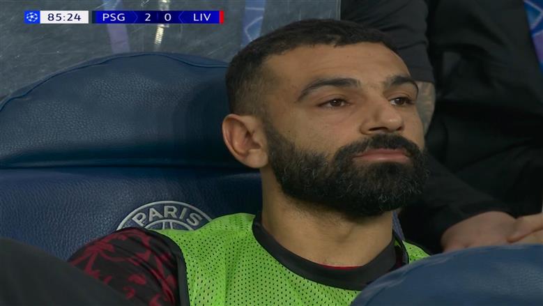 في الليلة الظلماء يجلس صلاح على الدكة.. مدرب ليفربول يحرم «مو» من المشاركة في مباراة باريس