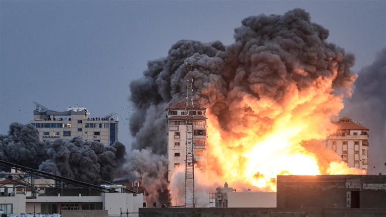 شهيدة و4 جرحى في غارة إسرائيلية استهدفت بلدة عين بعال جنوبي لبنان