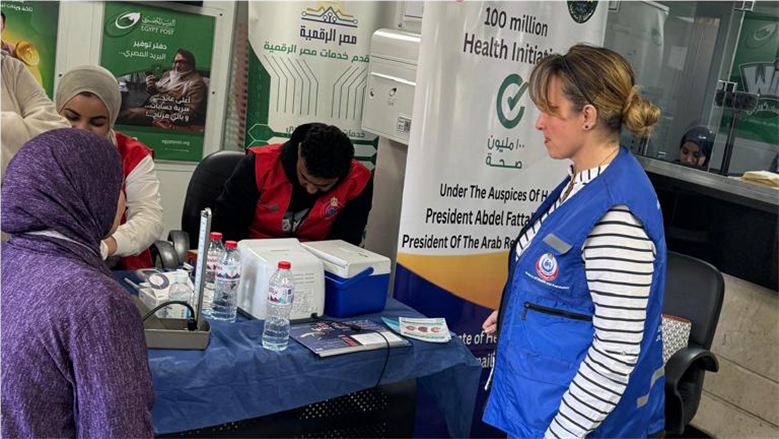 «صحة الإسماعيلية» تقدم خدمات طبية لكبار السن مجانا بمركز بريد الشيخ زايد
