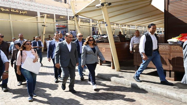 جولة وزيرة التنمية المحلية والبيئة فى العتبة 