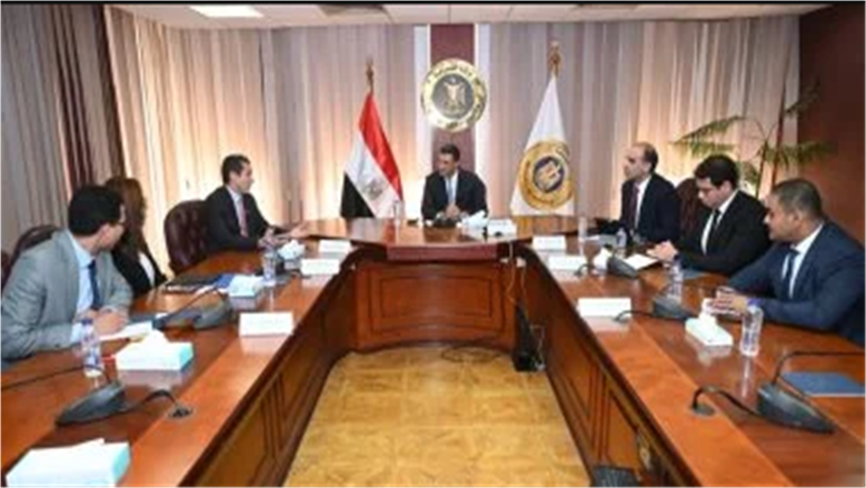 وزير الصناعة يبحث مع «سيمكس العالمية» خطط التوسع وزيادة إنتاج الأسمنت في مصر