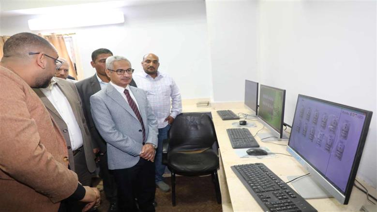 محافظ بني سويف يتابع ميدانيًا منظومة توريد القمح بصوامع سدس