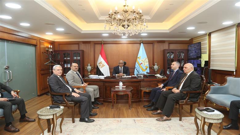 محافظ كفرالشيخ يبحث دعم صناعة إنتاج ألواح خشب «MDF» من قش الأرز